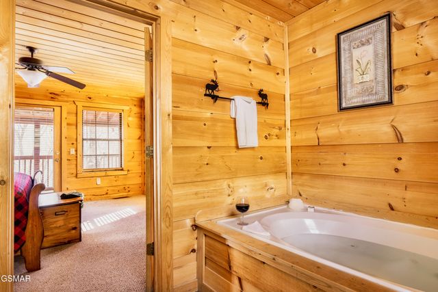 1167 Upper Alpine Way, Gatlinburg, TN 37738