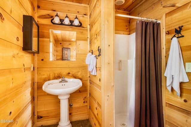 1167 Upper Alpine Way, Gatlinburg, TN 37738