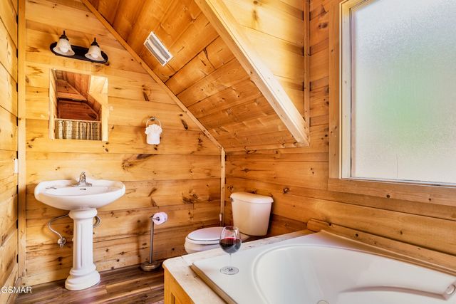 1167 Upper Alpine Way, Gatlinburg, TN 37738