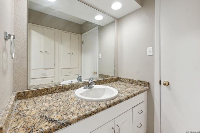 7170 Hickory Grove, San Antonio, TX 78227