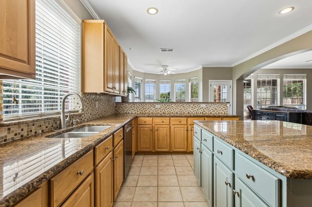 35 Creekside Drive, Trophy Club, TX 76262