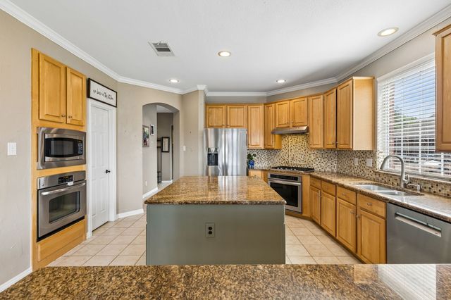 35 Creekside Drive, Trophy Club, TX 76262