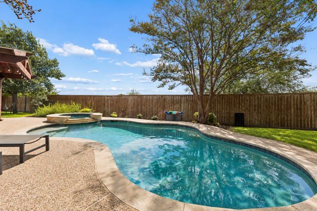 35 Creekside Drive, Trophy Club, TX 76262