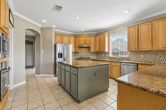 35 Creekside Drive, Trophy Club, TX 76262