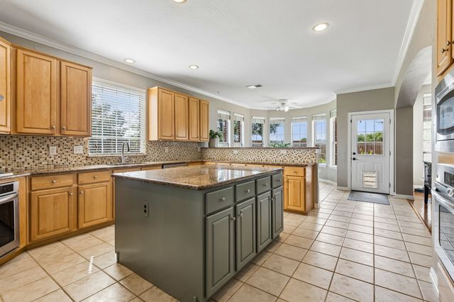 35 Creekside Drive, Trophy Club, TX 76262