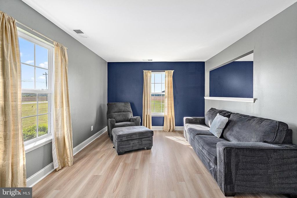 Image 5 of property listing at 8715 OLD OCEAN CITY RD, Berlin, MD 21811