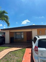7845 W 5th Ln, Hialeah, FL 33014