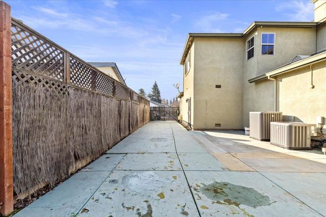 4246 Merchant Ln, Turlock, CA 95382