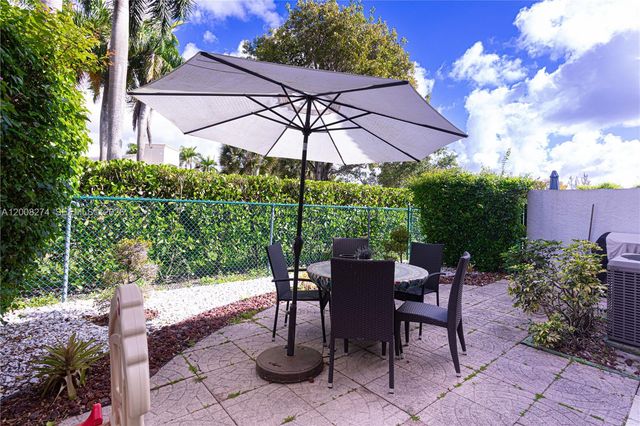 15123 NW 8th St, Pembroke Pines, FL 33028