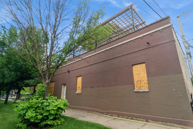 3659 W Palmer Street, Chicago, IL 60647