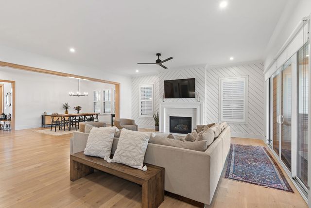 916 Acklen Ave, Nashville, TN 37203