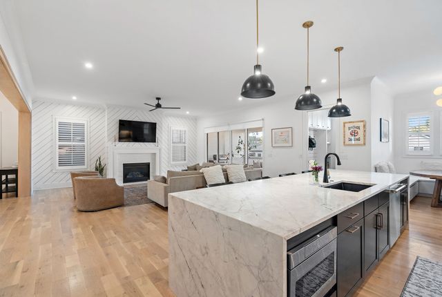 916 Acklen Ave, Nashville, TN 37203