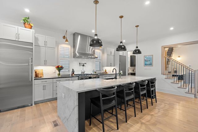 916 Acklen Ave, Nashville, TN 37203