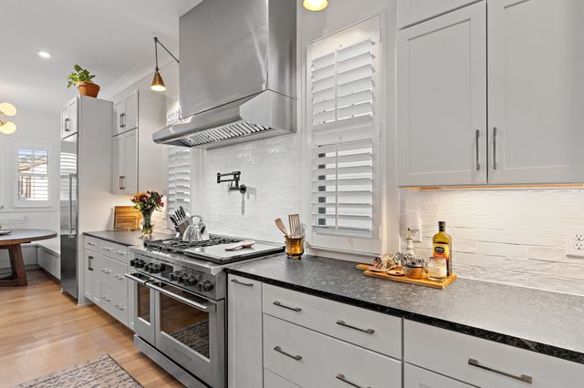 916 Acklen Ave, Nashville, TN 37203