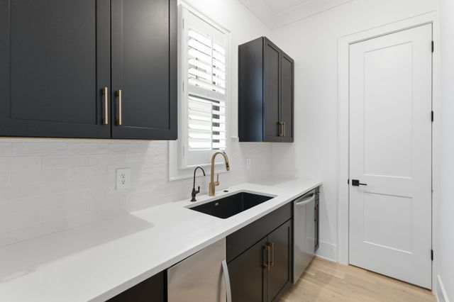 916 Acklen Ave, Nashville, TN 37203