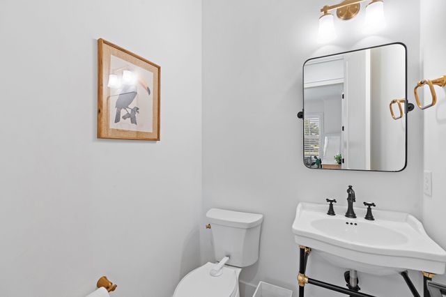 916 Acklen Ave, Nashville, TN 37203