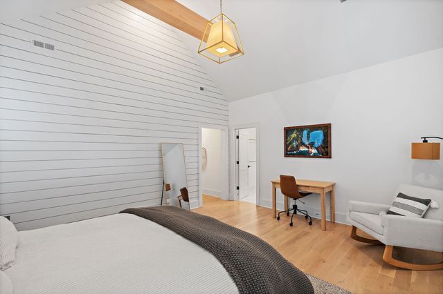 916 Acklen Ave, Nashville, TN 37203