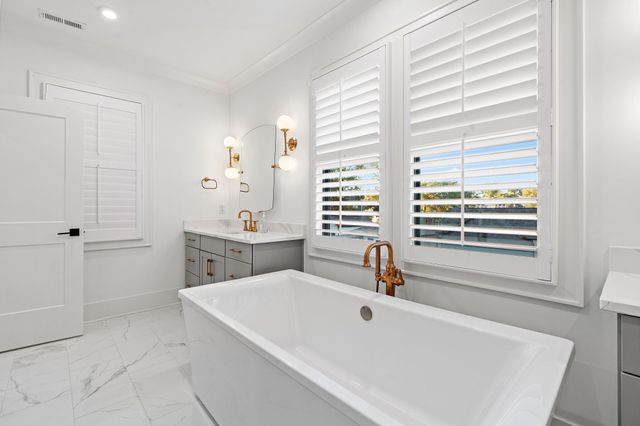 916 Acklen Ave, Nashville, TN 37203