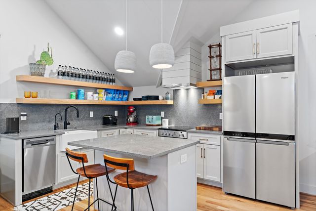 916 Acklen Ave, Nashville, TN 37203