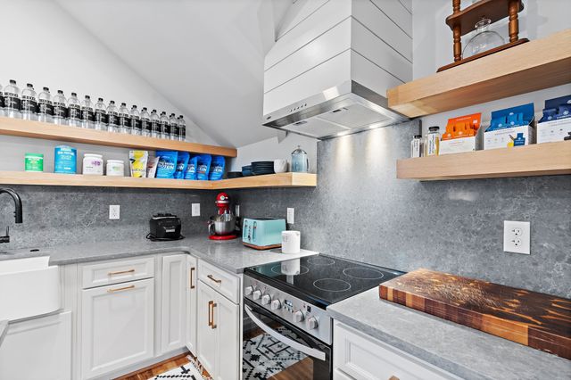 916 Acklen Ave, Nashville, TN 37203