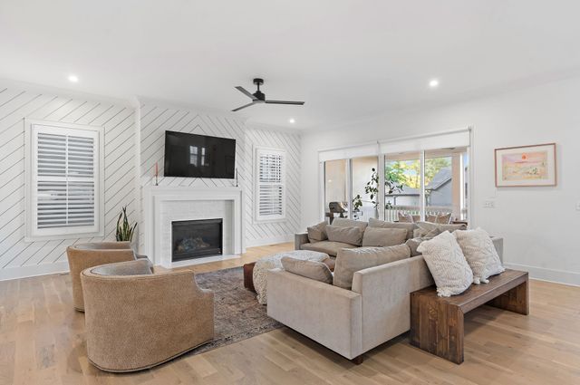 916 Acklen Ave, Nashville, TN 37203