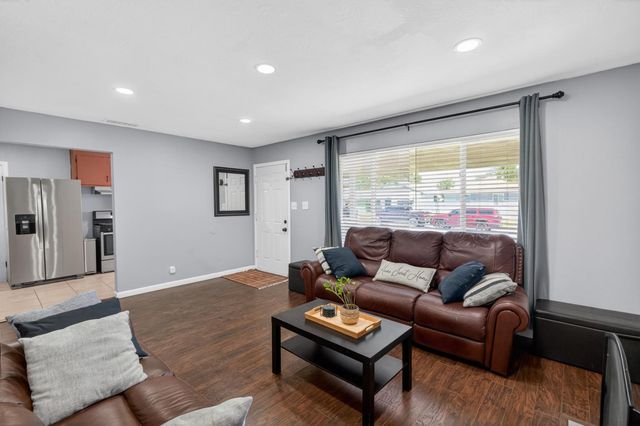 4960 Bradford Dr, Sacramento, CA 95820