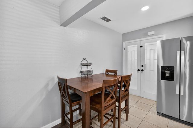4960 Bradford Dr, Sacramento, CA 95820