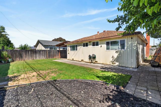 4960 Bradford Dr, Sacramento, CA 95820