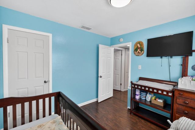 4960 Bradford Dr, Sacramento, CA 95820
