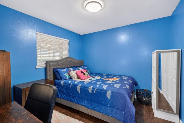 4960 Bradford Dr, Sacramento, CA 95820