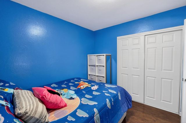 4960 Bradford Dr, Sacramento, CA 95820