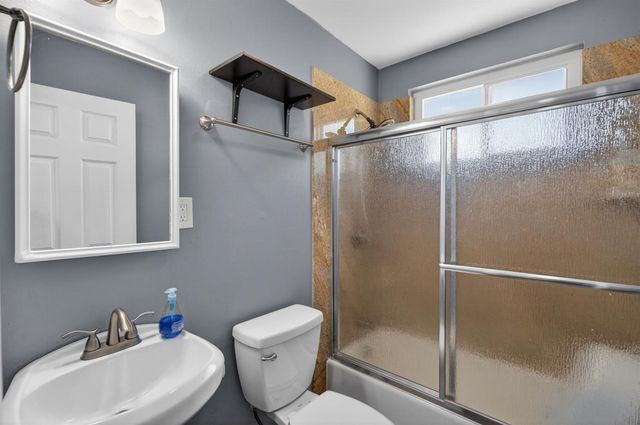 4960 Bradford Dr, Sacramento, CA 95820