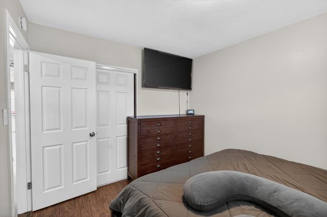 4960 Bradford Dr, Sacramento, CA 95820