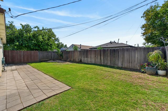 4960 Bradford Dr, Sacramento, CA 95820