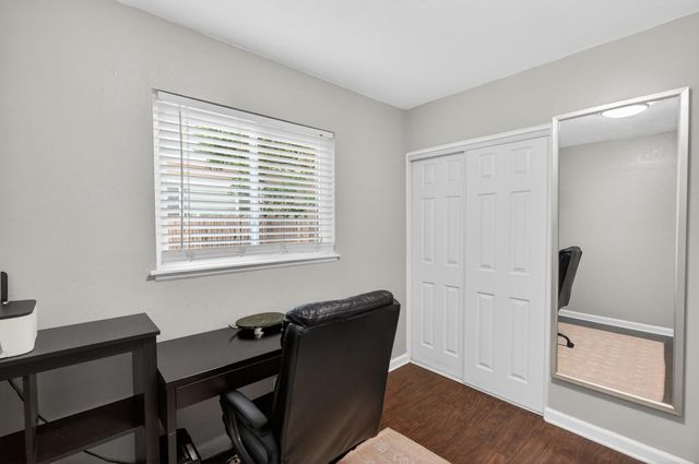 4960 Bradford Dr, Sacramento, CA 95820