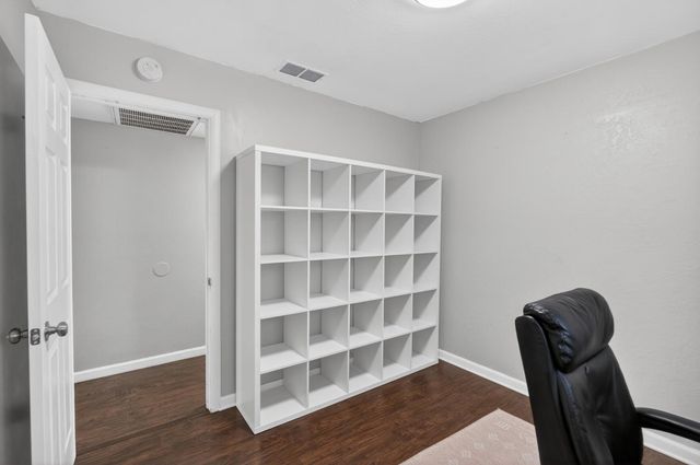 4960 Bradford Dr, Sacramento, CA 95820