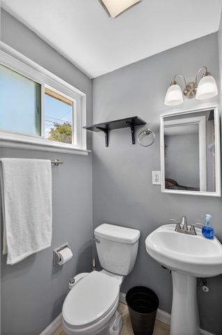 4960 Bradford Dr, Sacramento, CA 95820