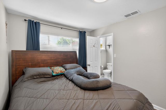 4960 Bradford Dr, Sacramento, CA 95820