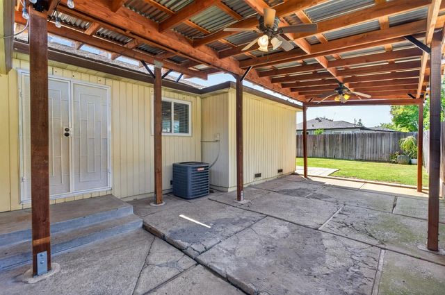 4960 Bradford Dr, Sacramento, CA 95820