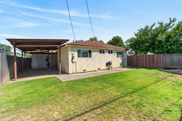 4960 Bradford Dr, Sacramento, CA 95820