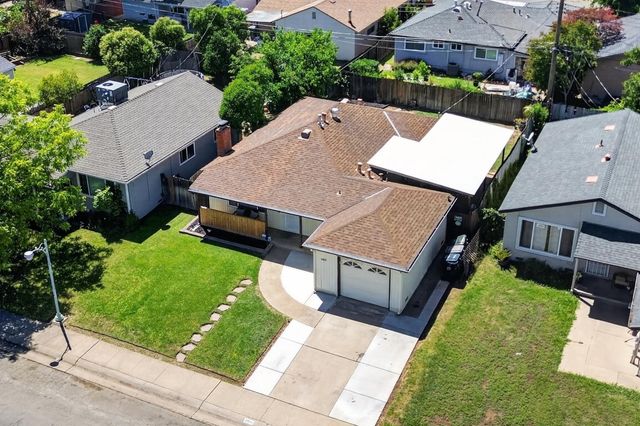 4960 Bradford Dr, Sacramento, CA 95820