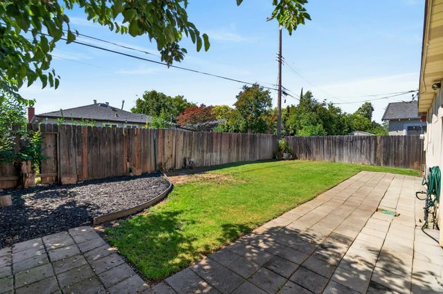 4960 Bradford Dr, Sacramento, CA 95820