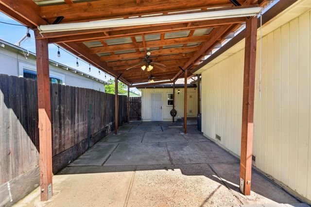 4960 Bradford Dr, Sacramento, CA 95820