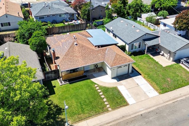 4960 Bradford Dr, Sacramento, CA 95820