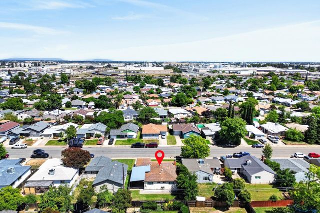 4960 Bradford Dr, Sacramento, CA 95820