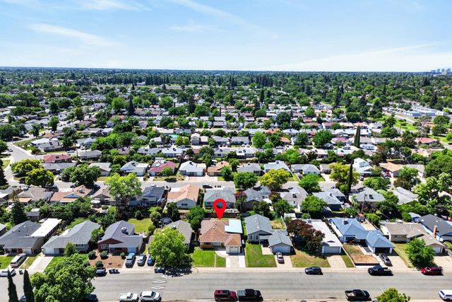 4960 Bradford Dr, Sacramento, CA 95820