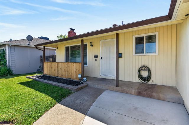 4960 Bradford Dr, Sacramento, CA 95820