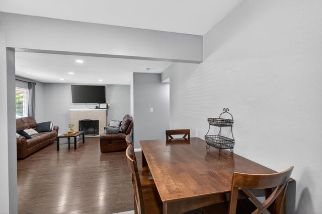 4960 Bradford Dr, Sacramento, CA 95820