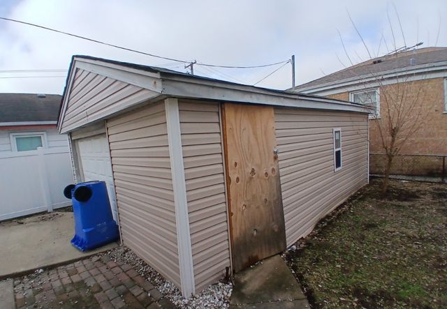 6704 W Forest Preserve Drive, Harwood Heights, IL 60706