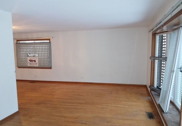 6704 W Forest Preserve Drive, Harwood Heights, IL 60706